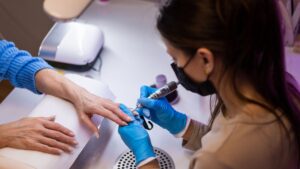 Poligeliai nagams: inovacija nagų priežiūroje