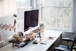 Kaip pasirinkti tinkamą biuro kėdę: komforto ir ergonomikos svarba