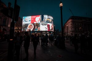 Lauko reklamos gamyba Diaro agentūroje: išskirtiniai sprendimai jūsų verslui